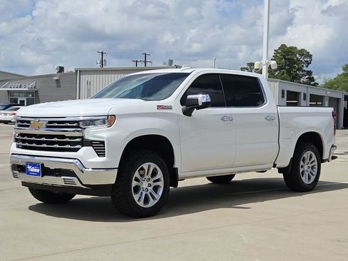 Used 2025 Chevrolet Silverado 1500 LTZ AWD/4WD image 4