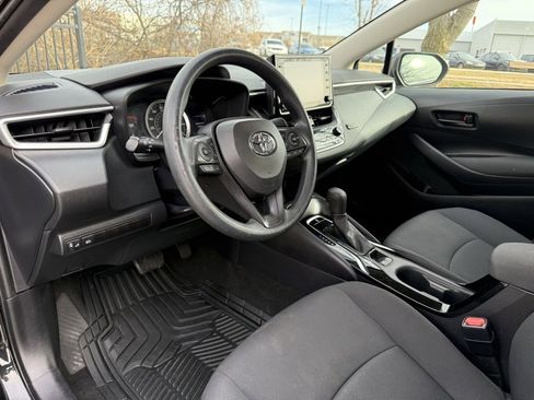 Used 2022 Toyota Corolla LE image 9