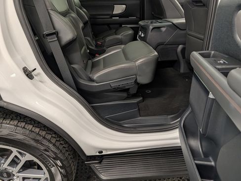 Used 2025 Ford Expedition Active AWD/4WD image 35