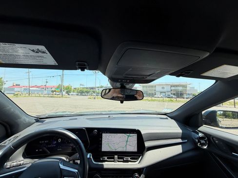 Used 2025 Chevrolet Equinox LT FWD image 34