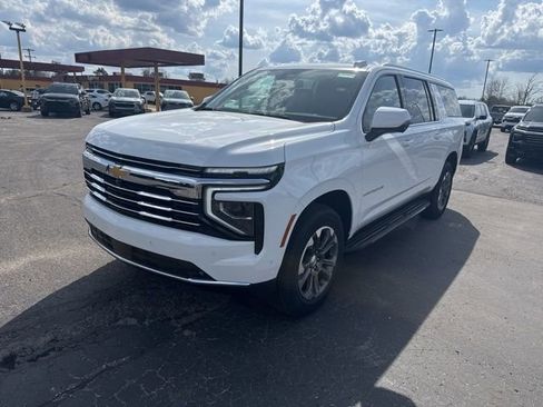 New 2026 Chevrolet Suburban LT w/ Comfort Package AWD/4WD image 7