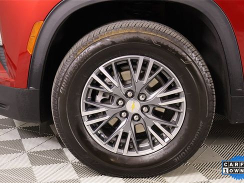 Used 2025 Chevrolet Traverse LT w/ Driver Confidence Package image 19