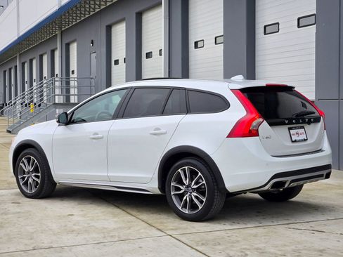 Used 2016 Volvo V60 T5 Cross Country w/ Convenience Package image 6