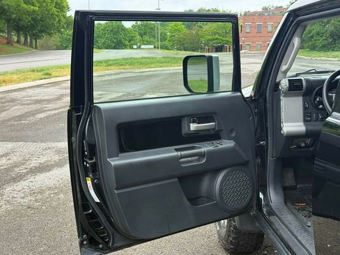 Used 2007 Toyota FJ Cruiser 4WD image 11