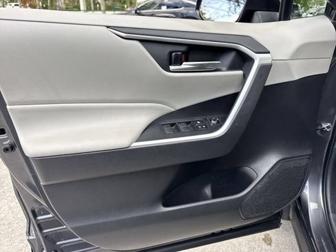 Used 2021 Toyota RAV4 XLE FWD image 13