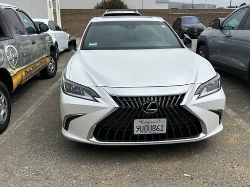 Used 2025 Lexus ES 350 w/ Premium Package FWD image 3