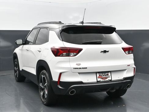 Used 2022 Chevrolet TrailBlazer RS w/ Sun and Liftgate Package FWD image 4