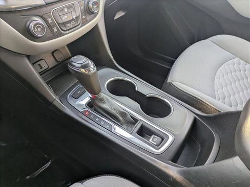 Used 2018 Chevrolet Equinox LT image 12