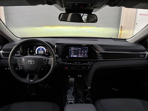 Used 2025 Toyota Camry LE image 32