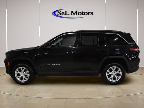 Used 2023 Jeep Grand Cherokee Limited AWD/4WD image 4
