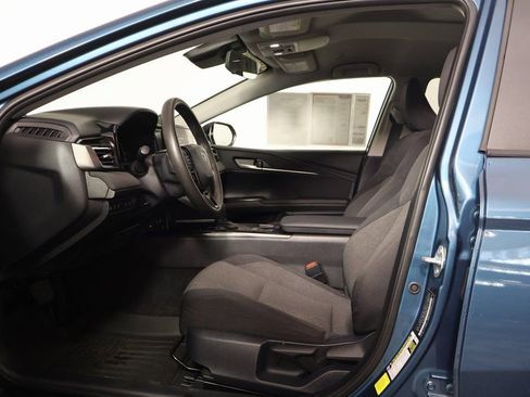 Used 2025 Toyota Camry LE image 10