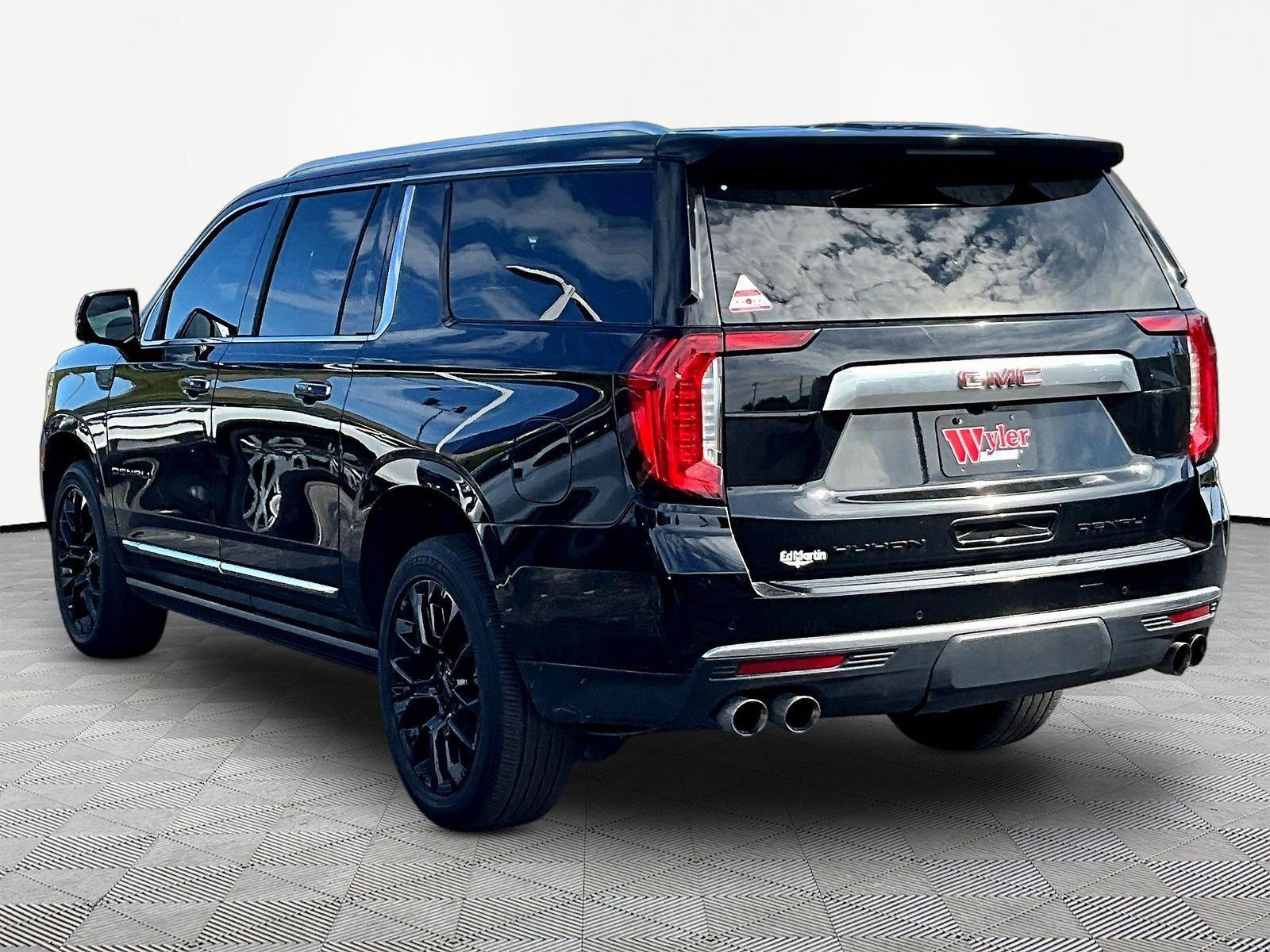 Used 2022 GMC Yukon XL Denali AWD/4WD image 4