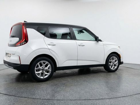 Used 2025 Kia Soul LX w/ LX Technology Package FWD image 9