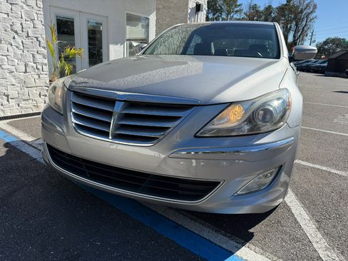 Used 2013 Hyundai Genesis 3.8 image 10