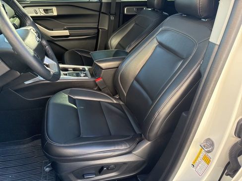 Used 2023 Ford Explorer XLT w/ Equipment Group 202A image 4
