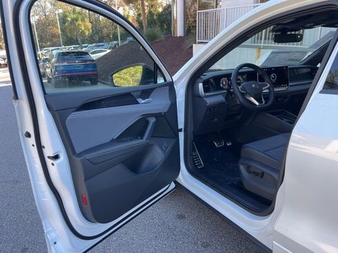 New 2026 Volkswagen Tiguan SE R-Line image 4