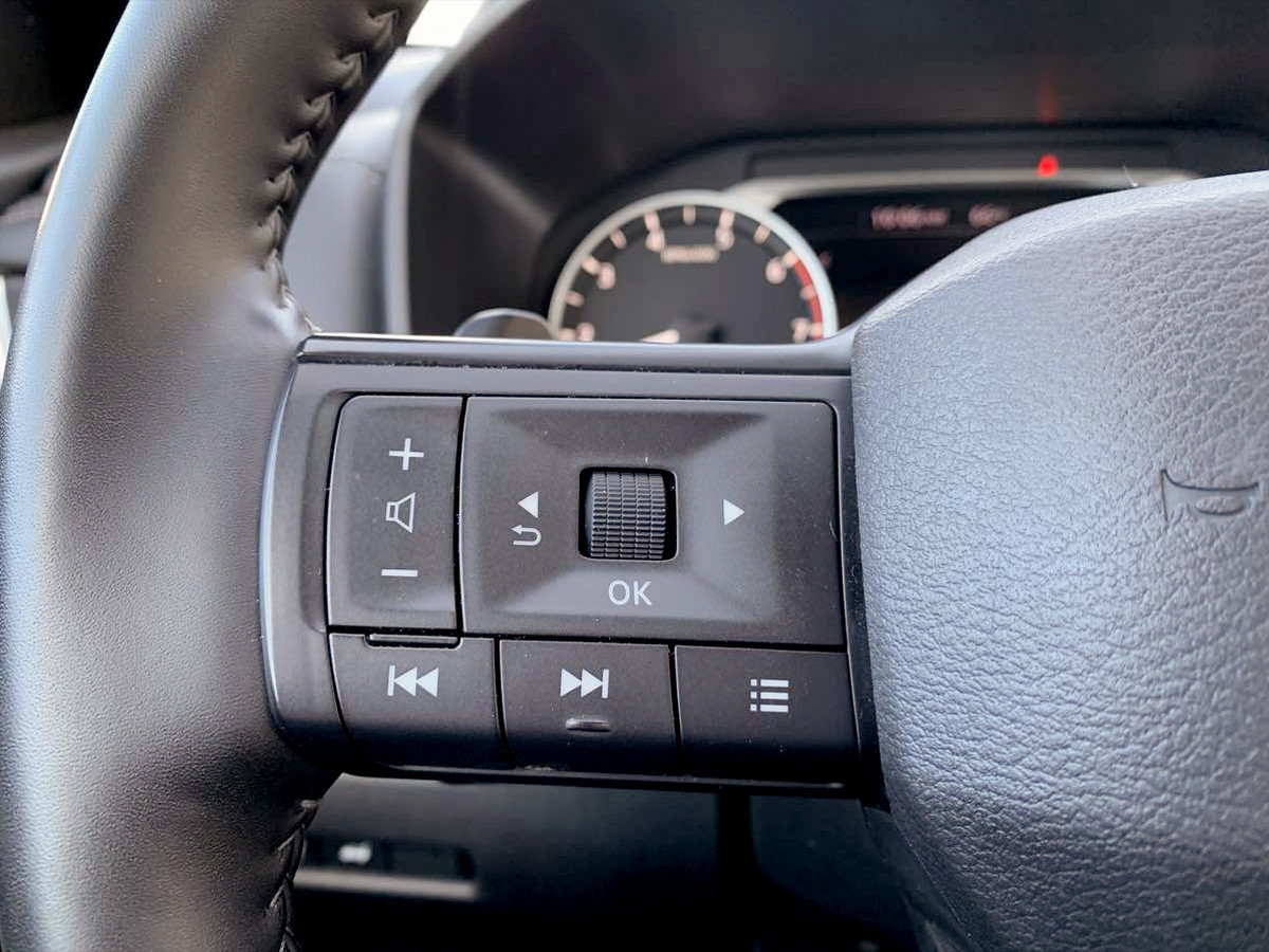 Used 2025 Nissan Rogue SV AWD/4WD image 22
