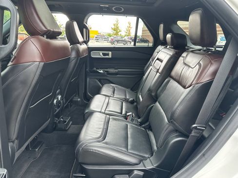 Used 2023 Ford Explorer Platinum image 32
