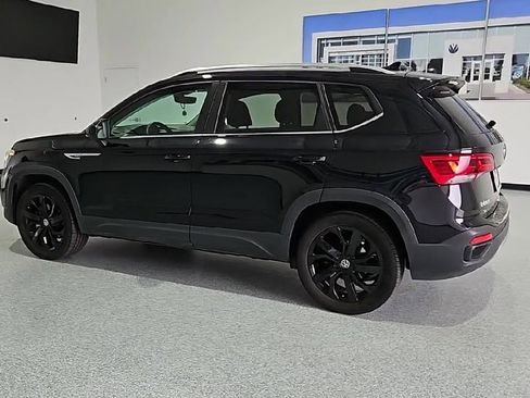 Certified 2023 Volkswagen Taos SE w/ Panoramic Sunroof Package AWD/4WD image 6