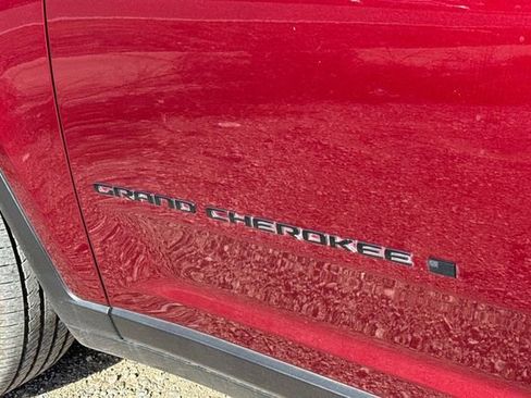 Used 2024 Jeep Grand Cherokee L Altitude image 5