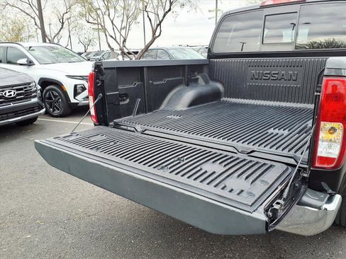 Used 2015 Nissan Frontier SV image 16