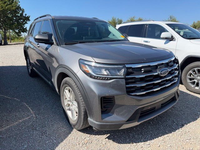 Used 2025 Ford Explorer Active RWD image 1