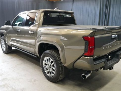 Used 2025 Toyota Tacoma Limited AWD/4WD image 5