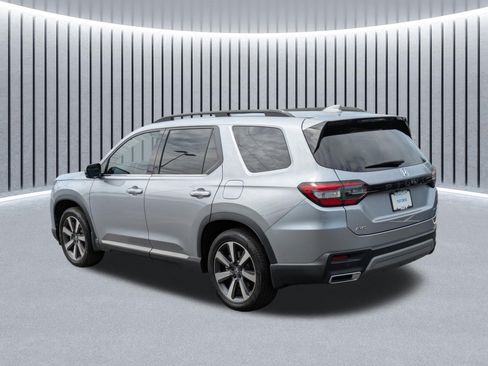 Certified 2025 Honda Pilot Touring image 8