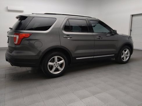 Used 2018 Ford Explorer XLT image 10