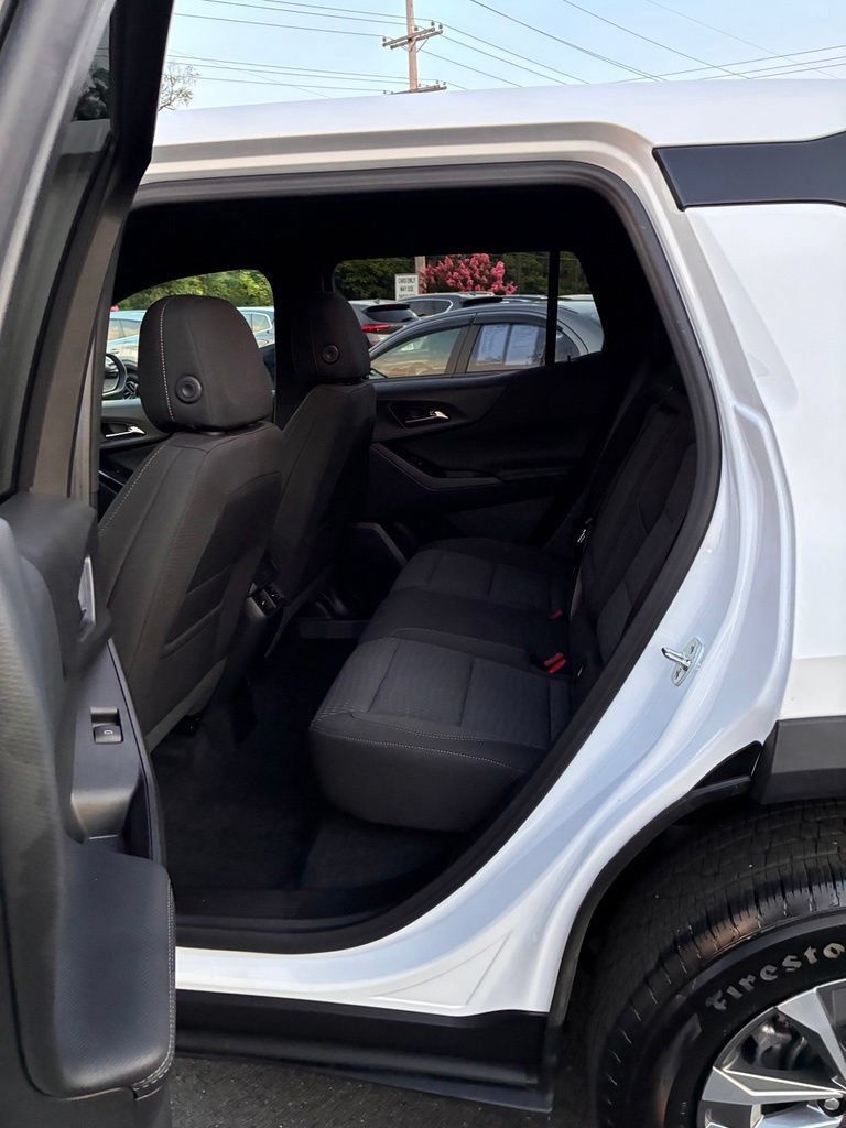 Used 2026 Chevrolet Equinox LT FWD image 25