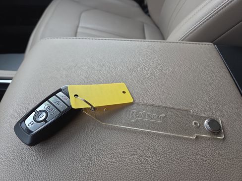 Used 2024 Ford Expedition Limited image 31