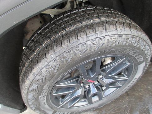 Used 2021 GMC Sierra 1500 AT4 w/ AT4 Premium Package image 12