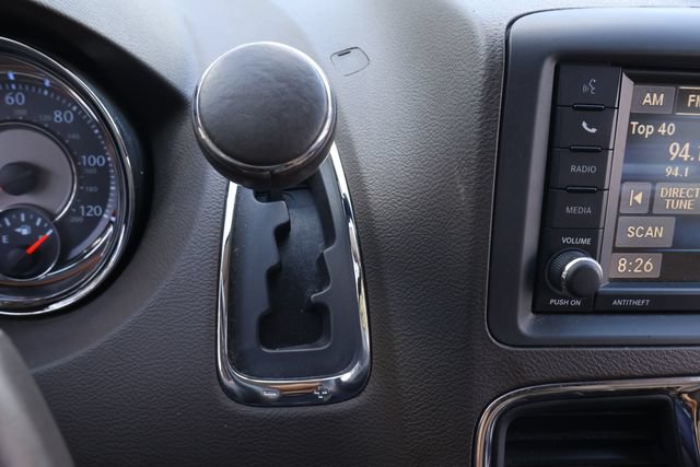 Used 2015 Chrysler Town & Country Touring FWD image 28