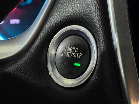 Used 2018 Chevrolet Traverse LT FWD image 31