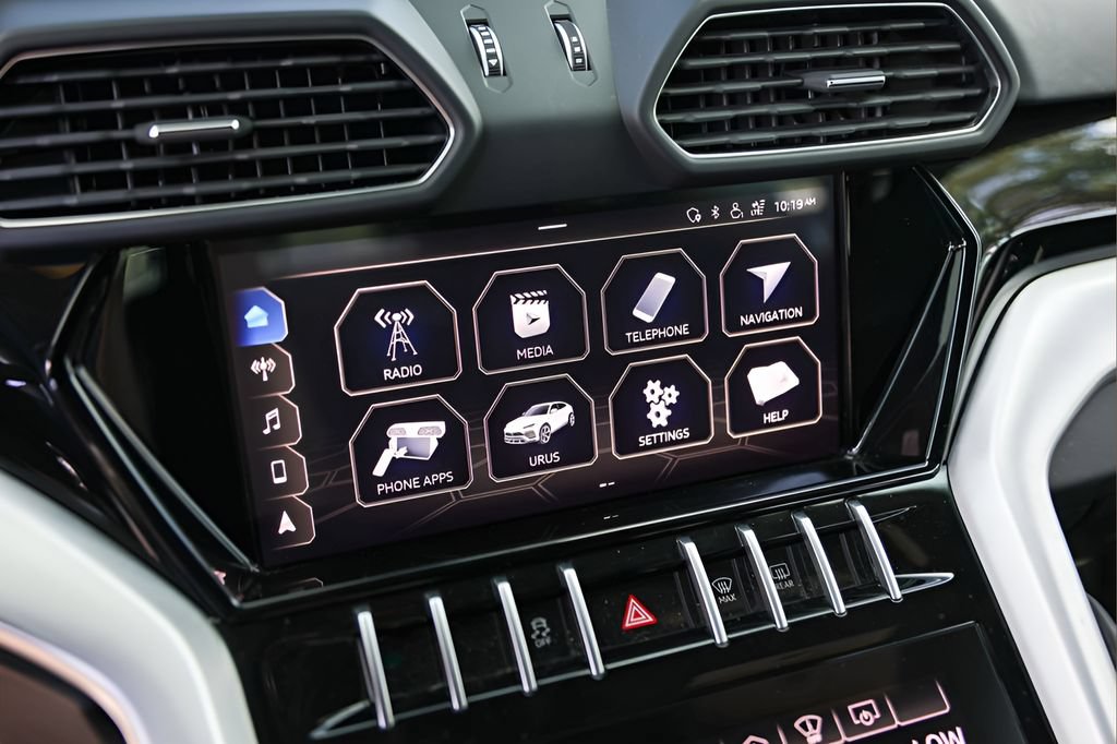Used 2020 Lamborghini Urus AWD/4WD image 17