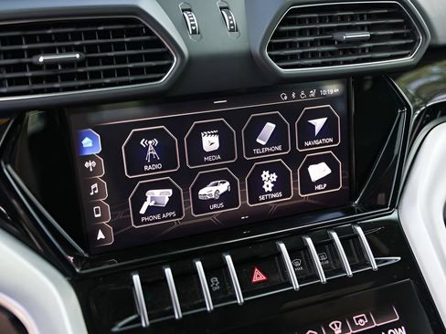 Used 2020 Lamborghini Urus AWD/4WD image 17