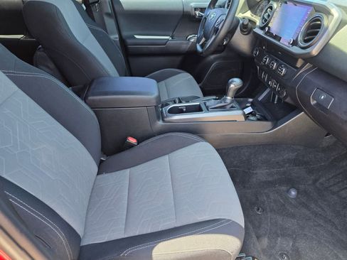 Used 2020 Toyota Tacoma TRD Sport RWD image 12