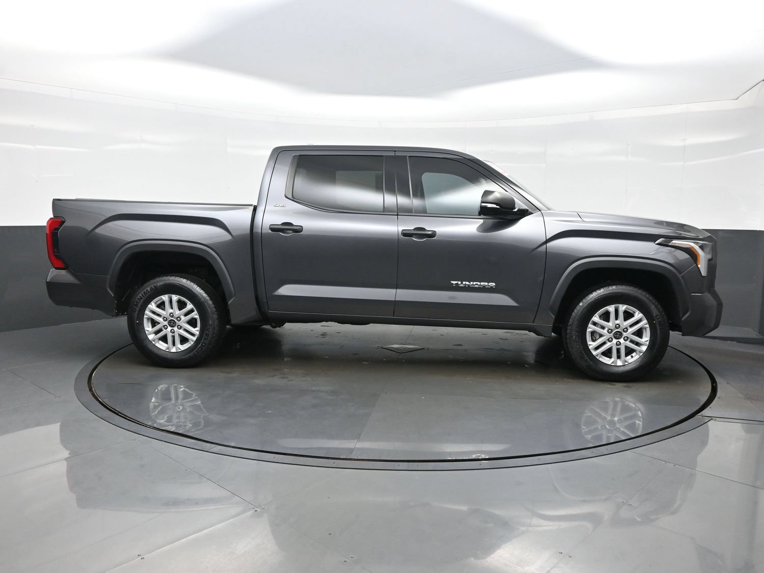Used 2023 Toyota Tundra SR5 w/ SR5 Convenience Package AWD/4WD image 7