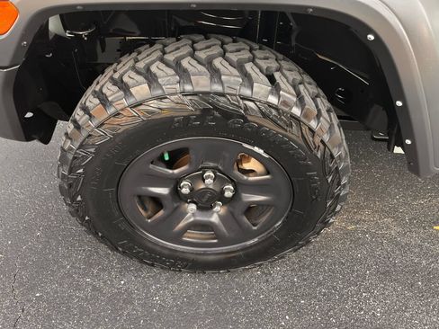 Used 2023 Jeep Wrangler Sport AWD/4WD image 10