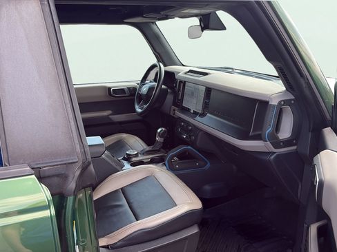 Used 2023 Ford Bronco Wildtrak AWD/4WD image 15
