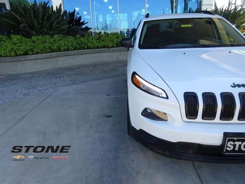 Used 2017 Jeep Cherokee Altitude image 30