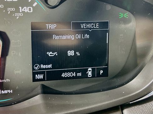 Used 2021 Chevrolet Trax LT w/ LT Convenience Package AWD/4WD image 12