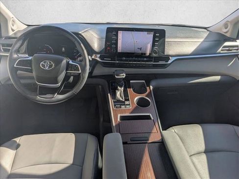 Used 2021 Toyota Sienna XLE image 20
