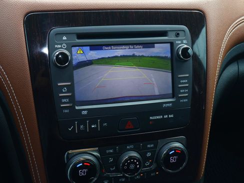 Used 2017 Chevrolet Traverse LT w/ Traveler's Package FWD image 25