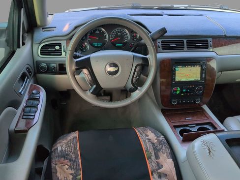 Used 2008 Chevrolet Tahoe LTZ w/ LTZ Preferred Equipment Group RWD image 28
