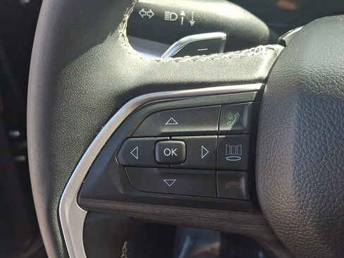Used 2023 Jeep Grand Cherokee Limited w/ Luxury Tech Group II AWD/4WD image 20