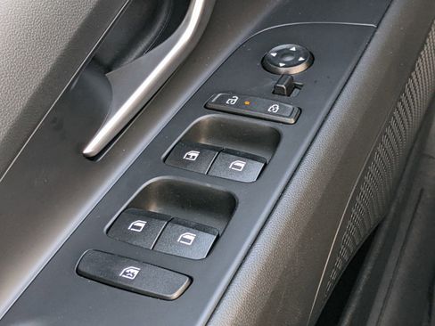 New 2025 Hyundai Elantra SE image 18