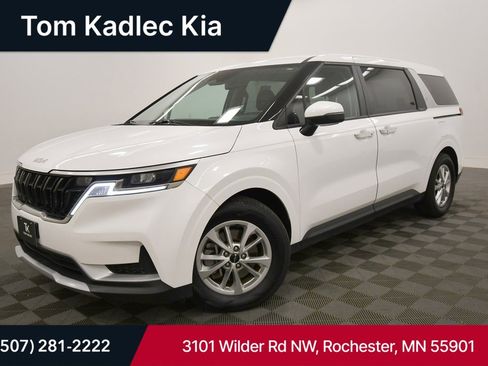 Certified 2024 Kia Carnival LX image 1