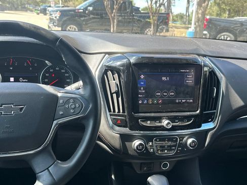 Used 2024 Chevrolet Traverse RS FWD image 15