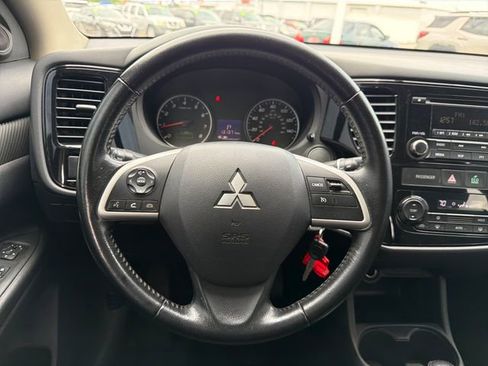 Used 2015 Mitsubishi Outlander ES FWD image 10